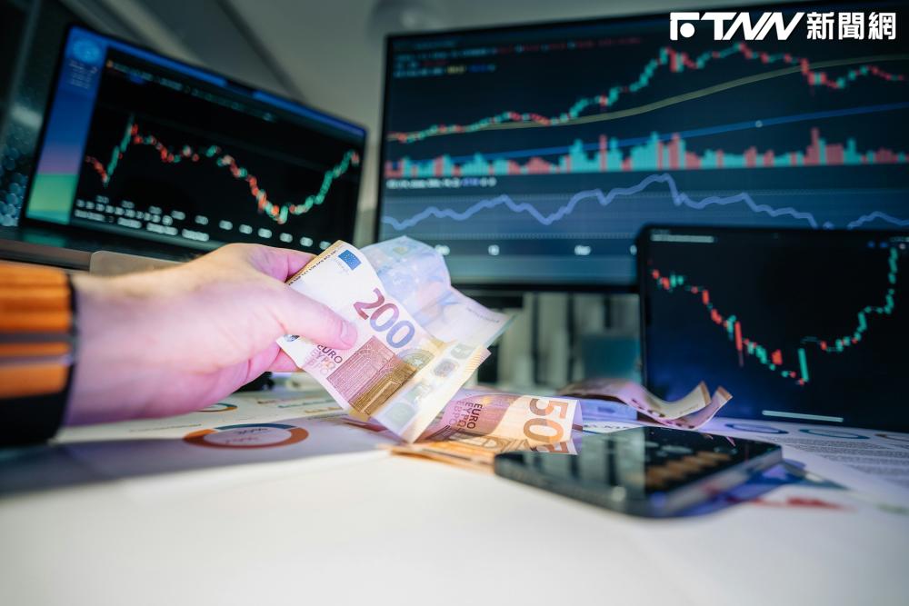 台積電狂飆20元！權值股撐盤「廣達、鴻海全開紅」　大盤強攻「2萬1千點大關」's story cover image