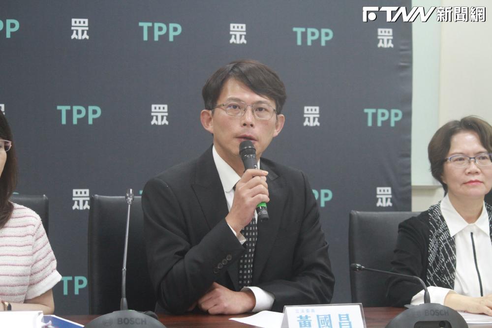 民眾黨挺藍提2公投　黃國昌加碼酸民進黨這件事's story cover image