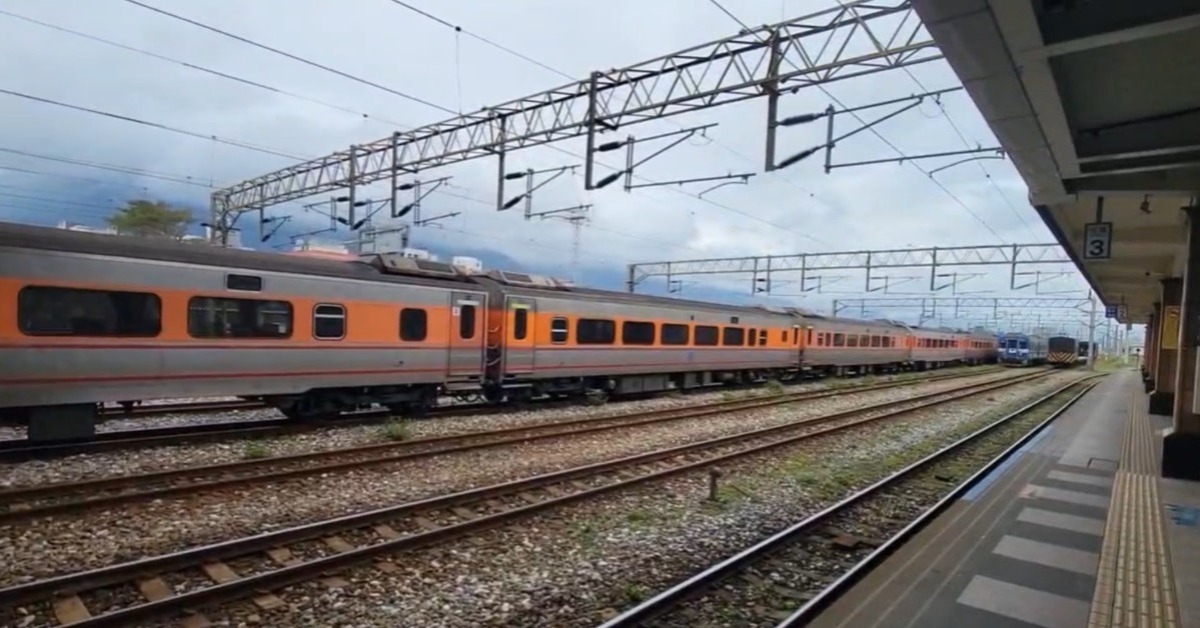 電車線故障搶修中！台鐵汐止到七堵列車延誤 估8點恢復's story cover image