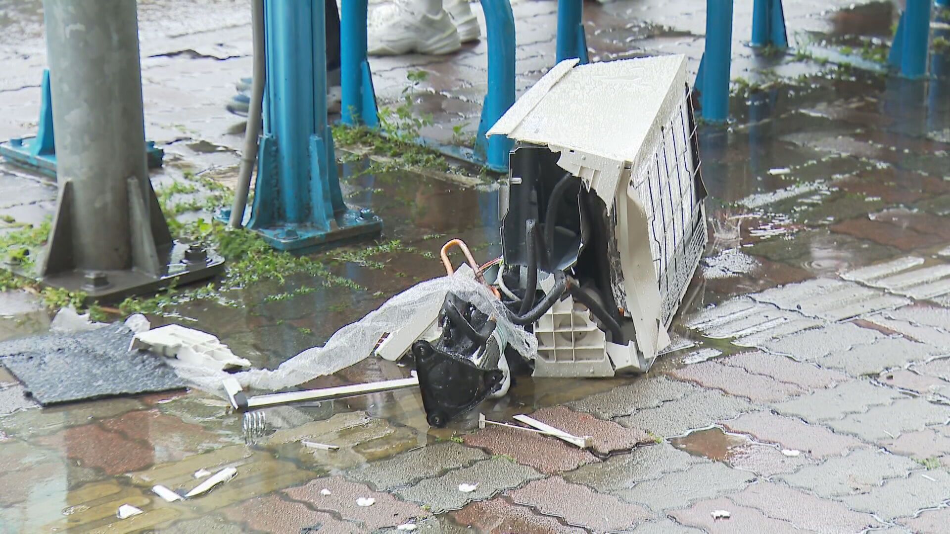 冷氣機墜落砸死女大生　老闆喊「很無辜」判1年6月、工人2年's story cover image