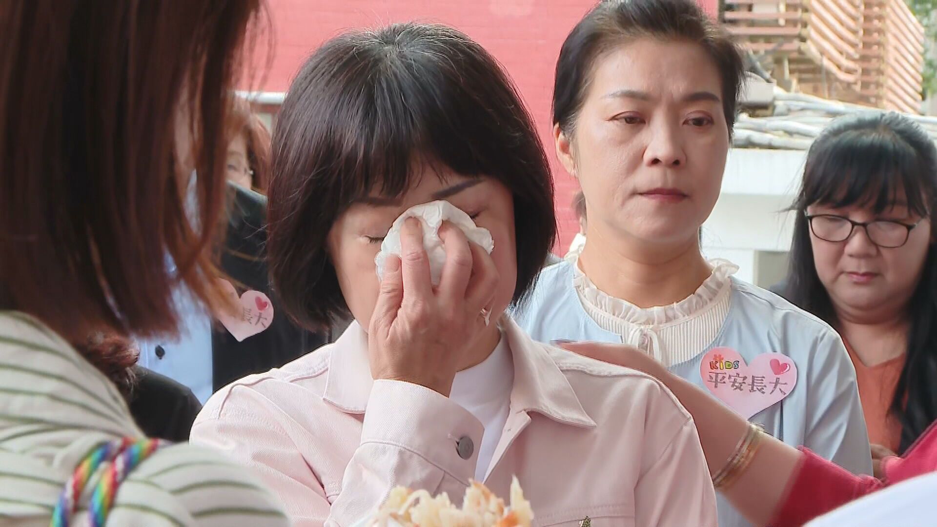 林月琴遭疑剴剴案失職委屈落淚　吳思瑤聲援批「造謠太過分」's story cover image