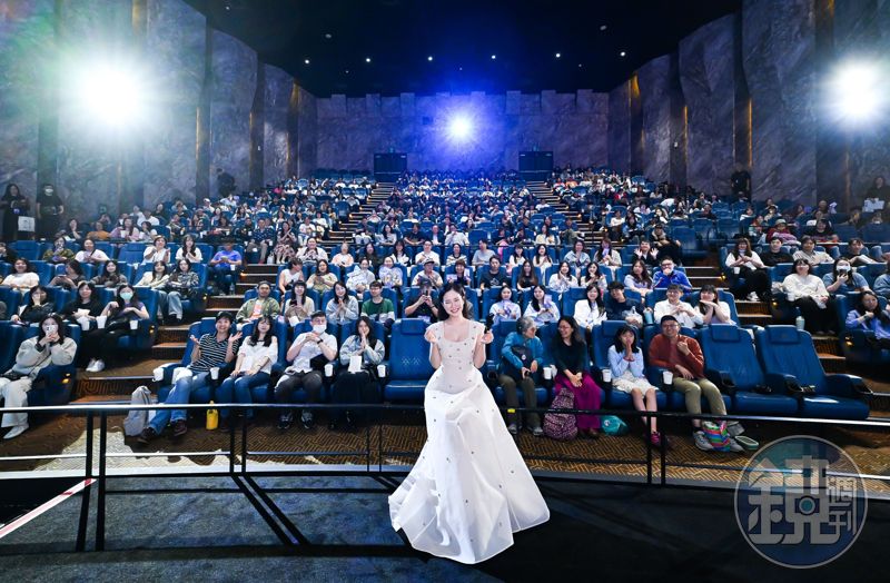 獨家／宋智孝潛水「變臉」自黑「蛙鏡裡超精彩」　廳外實力寵粉狂合照's story cover image